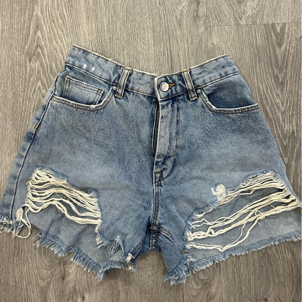 Zara summer distressed shorts 🌻
